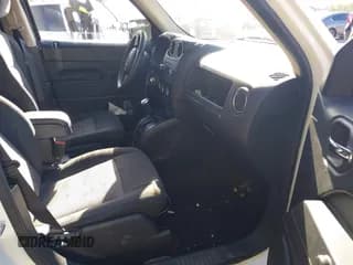 ✅ 2016 Jeep Patriot Sport SE • VIN: 1C4NJPBA1GD547928 • Lot: 43296956. Wystawiony na IAAI z przebiegiem 145 781 mil. Bezpłatny archiwum sprzedaży aukcyjnych z USA i szczegółowy raport historii pojazdu na DreamBid. Zdjęcie 5.