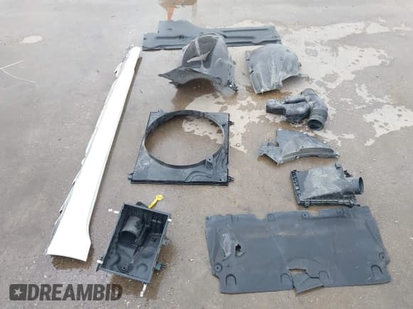 ✅ 2021 BMW 3 Series 330i • VIN: 3MW5R1J06M8B90668 • Lot: 41942076. Listed on IAAI with 68,073 mi. Free auction sales archive from the USA and detailed vehicle history report at DreamBid. Image 12.