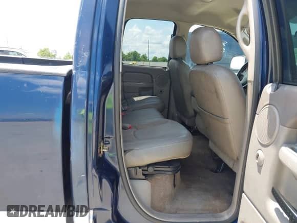 2003 Dodge 1500 ST z VIN 1D7HA18N63S175714, wystawiony jako IAAI lot #42850796 z przebiegiem 223 440 mil mil oraz . Historia ofert i sprzedaży dostępna na DreamBid. Obrazek 8.