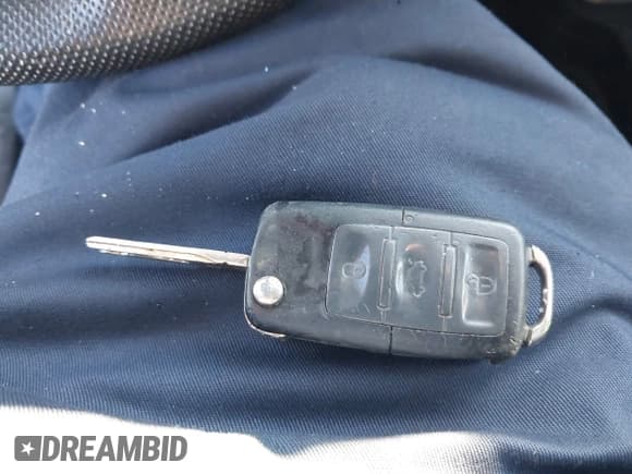 ✅ 2010 Volkswagen Beetle • VIN: 3VWPW3AG3AM006204 • Лот: 41265307. Опубликован ранее на IAAI с пробегом 147 702 миль. Бесплатный доступ к архиву аукционных продаж из США и подробный отчёт об истории автомобиля на DreamBid. Изображение 11.