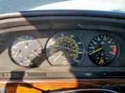 ✅ 1983 Mercedes-Benz 380 • VIN: WDB12603312037150 • Lot: 94060095. Wystawiony na Copart z przebiegiem 117 135 mil. Bezpłatny archiwum sprzedaży aukcyjnych z USA i szczegółowy raport historii pojazdu na DreamBid. Zdjęcie 9.