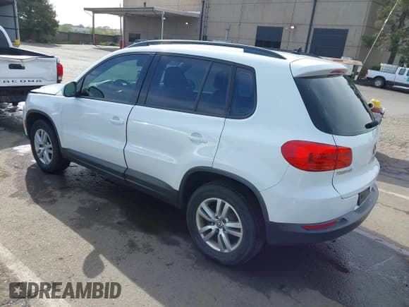 ✅ 2016 Volkswagen Tiguan SEL • VIN: WVGAV7AX0GW528750 • Lot: 42039257. Wystawiony na IAAI z przebiegiem 106 823 mil. Bezpłatny archiwum sprzedaży aukcyjnych z USA i szczegółowy raport historii pojazdu na DreamBid. Zdjęcie 3.
