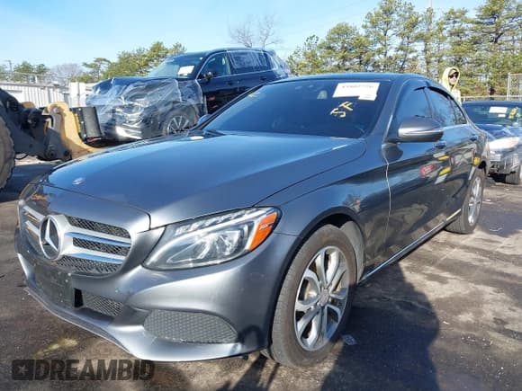 ✅ 2017 Mercedes-Benz C 300 • VIN: 55SWF4KB6HU198528 • Lot: 43802756. Wystawiony na IAAI z przebiegiem 101 130 mil. Bezpłatny archiwum sprzedaży aukcyjnych z USA i szczegółowy raport historii pojazdu na DreamBid. Zdjęcie 6.