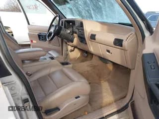 ✅ 1992 Ford Explorer Eddie Bauer • VIN: 1FMDU34X9NUA04154 • Lot: 43728320. Wystawiony na IAAI z przebiegiem 50 961 mil. Bezpłatny archiwum sprzedaży aukcyjnych z USA i szczegółowy raport historii pojazdu na DreamBid. Zdjęcie 5.