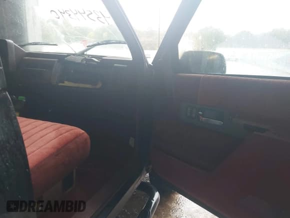 ✅ 1993 Chevrolet Silverado 1500 • VIN: 2GCEK19K2P1254270 • Lot: 43544340. Wystawiony na IAAI z przebiegiem 158 888 mil. Bezpłatny archiwum sprzedaży aukcyjnych z USA i szczegółowy raport historii pojazdu na DreamBid. Zdjęcie 5.