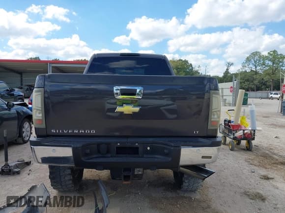 ✅ 2011 Chevrolet Silverado 2500HD LT • VIN: 1GC1KXCG6BF182643 • Lot: 43459265. Listed on IAAI with 176,716 mi. Free auction sales archive from the USA and detailed vehicle history report at DreamBid. Image 17.