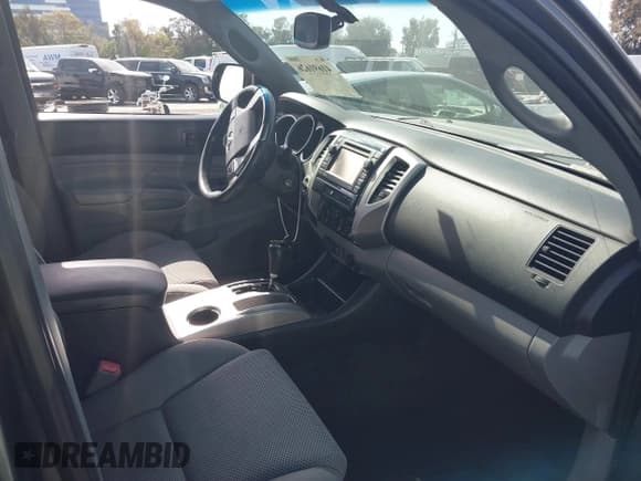 ✅ 2012 Toyota Tacoma • VIN: 5TFLU4EN5CX037912 • Lot: 41691626. Listed on IAAI with 164,265 mi. Free auction sales archive from the USA and detailed vehicle history report at DreamBid. Image 5.