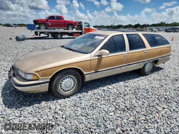 ✅ 1996 Buick Roadmaster Estate Collectors Edition • VIN: 1G4BR82P3TR415414 • Lot: 67954115. Wystawiony na Copart z przebiegiem 57 516 mil. Bezpłatny archiwum sprzedaży aukcyjnych z USA i szczegółowy raport historii pojazdu na DreamBid. Zdjęcie 1.