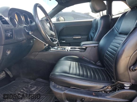 ✅ 2010 Dodge Challenger R/T Classic • VIN: 2B3CJ5DT2AH289070 • Lot: 65970444. Wystawiony na Copart z przebiegiem Nie podano. Bezpłatny archiwum sprzedaży aukcyjnych z USA i szczegółowy raport historii pojazdu na DreamBid. Zdjęcie 7.