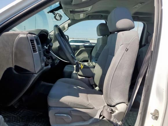 ✅ 2019 Chevrolet Silverado 1500 Work Truck • VIN: 2GCRCNEC0K1230630 • Lot: 80175185. Wystawiony na Copart z przebiegiem 81 281 mil. Bezpłatny archiwum sprzedaży aukcyjnych z USA i szczegółowy raport historii pojazdu na DreamBid. Zdjęcie 7.