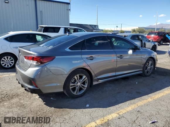 ✅ 2019 Hyundai Sonata SEL • VIN: 5NPE34AF4KH733066 • Lot: 86687675. Wystawiony na Copart z przebiegiem 93 057 mil mil. Skorzystaj z bezpłatnego archiwum sprzedaży aukcyjnych z USA i zobacz szczegółowy raport historii pojazdu na DreamBid. Zdjęcie 3.