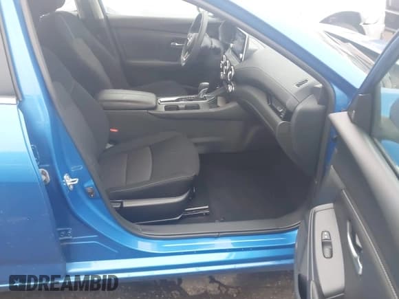 ✅ 2024 Nissan Sentra SV • VIN: 3N1AB8CV0RY362890 • Lot: 43863225. Wystawiony na IAAI z przebiegiem 33 673 mil. Bezpłatny archiwum sprzedaży aukcyjnych z USA i szczegółowy raport historii pojazdu na DreamBid. Zdjęcie 5.