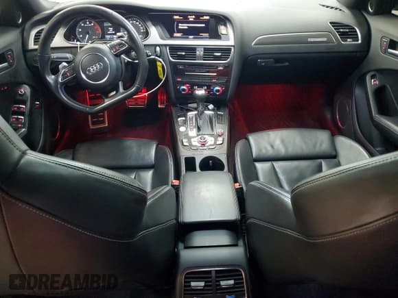 ✅ 2013 Audi S4 Premium Plus • VIN: WAUBGAFL1DA158565 • Lot: 68732505. Wystawiony na Copart z przebiegiem 111 412 mil. Bezpłatny archiwum sprzedaży aukcyjnych z USA i szczegółowy raport historii pojazdu na DreamBid. Zdjęcie 8.