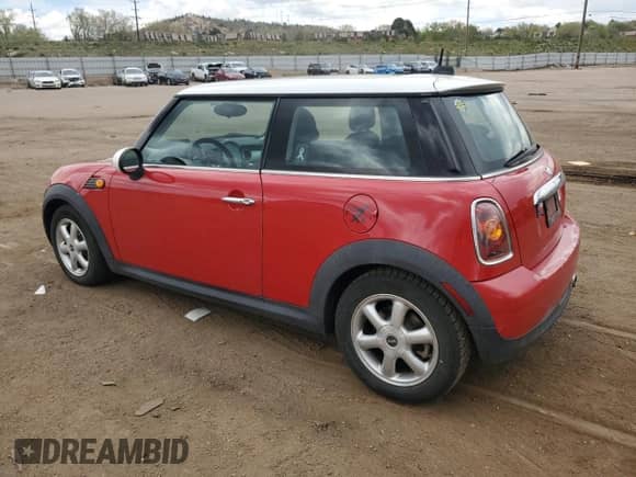 2007 MINI Hardtop with VIN WMWMF33517TT56956, listed as a Copart auction lot 56663985 with 121,729 mi miles and Clean title. Bid and sale history available at DreamBid. Image 2.