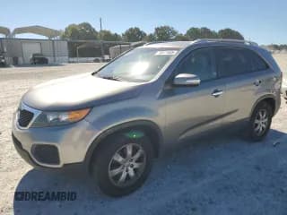 ✅ 2012 Kia Sorento LX • VIN: 5XYKT4A21CG260641 • Lot: 85571685. Wystawiony na Copart z przebiegiem 141 433 mil. Bezpłatny archiwum sprzedaży aukcyjnych z USA i szczegółowy raport historii pojazdu na DreamBid. Zdjęcie 1.