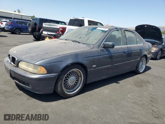 ✅ 2001 BMW 5 Series 525i • VIN: WBADT434X1GF55688 • Лот: 57732155. Опубликован ранее на Copart с пробегом 159 641 миль. Бесплатный доступ к архиву аукционных продаж из США и подробный отчёт об истории автомобиля на DreamBid. Изображение 1.