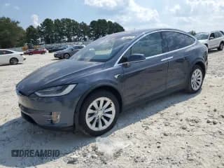 ✅ 2017 Tesla Model X 90D • VIN: 5YJXCDE23HF044191 • Lot: 70591435. Wystawiony na Copart z przebiegiem 103 208 mil. Bezpłatny archiwum sprzedaży aukcyjnych z USA i szczegółowy raport historii pojazdu na DreamBid. Zdjęcie 1.