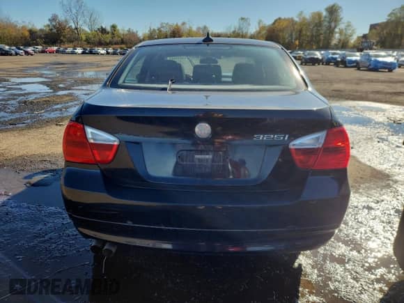 2006 BMW 3 Series 325i with VIN WBAVB17586NK32068, listed as a Copart auction lot 89899865 with 144,824 mi miles and Salvage title. Bid and sale history available at DreamBid. Image 6.