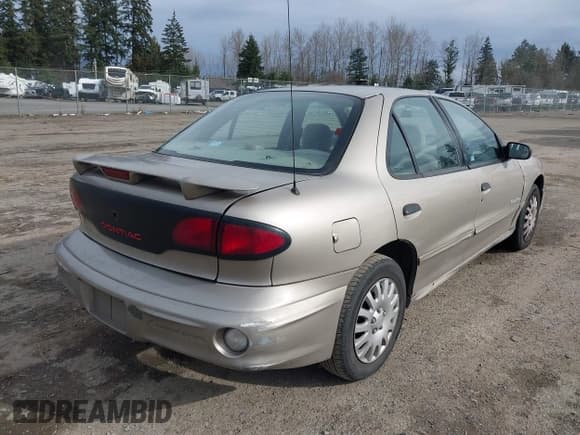 ✅ 2001 Pontiac Sunfire SE • VIN: 1G2JB524817130195 • Lot: 41626711. Wystawiony na IAAI z przebiegiem 199 141 mil. Bezpłatny archiwum sprzedaży aukcyjnych z USA i szczegółowy raport historii pojazdu na DreamBid. Zdjęcie 4.