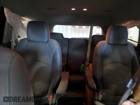 ✅ 2017 Chevrolet Traverse LT • VIN: 1GNKRGKD4HJ184797 • Lot: 69013234. Wystawiony na Copart z przebiegiem 117 937 mil. Bezpłatny archiwum sprzedaży aukcyjnych z USA i szczegółowy raport historii pojazdu na DreamBid. Zdjęcie 10.