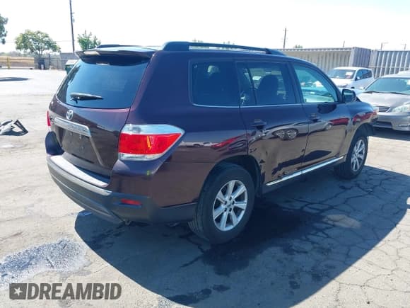 ✅ 2013 Toyota Highlander SE • VIN: 5TDZK3EH9DS139659 • Лот: 43239624. Опубликован ранее на IAAI с пробегом 169 390 миль. Бесплатный доступ к архиву аукционных продаж из США и подробный отчёт об истории автомобиля на DreamBid. Изображение 4.