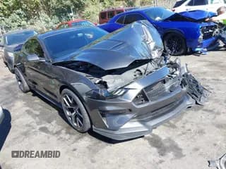 ✅ 2020 Ford Mustang GT Premium • VIN: 1FA6P8CF1L5145999 • Lot: 43462107. Wystawiony na IAAI z przebiegiem 57 866 mil. Bezpłatny archiwum sprzedaży aukcyjnych z USA i szczegółowy raport historii pojazdu na DreamBid. Zdjęcie 1.