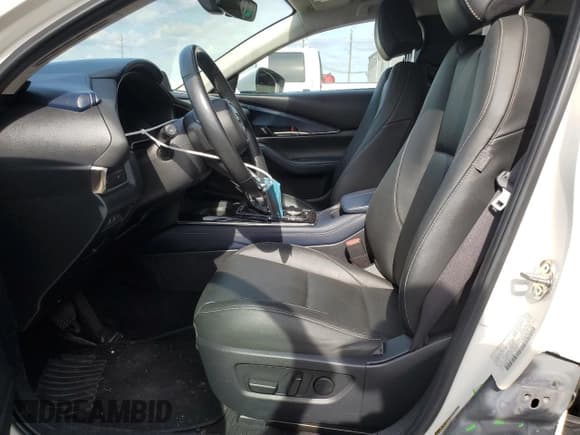 ✅ 2020 Mazda CX-30 Preferred • VIN: 3MVDMBDLXLM115288 • Lot: 62644374. Wystawiony na Copart z przebiegiem 73 192 mil. Bezpłatny archiwum sprzedaży aukcyjnych z USA i szczegółowy raport historii pojazdu na DreamBid. Zdjęcie 7.