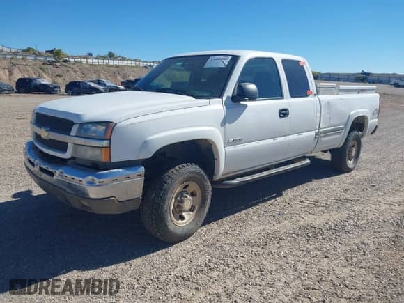 2004 Chevrolet Silverado 3500 z VIN 1GCHK39U24E237019, wystawiony jako IAAI lot #43483302 z przebiegiem 172 802 mil mil oraz . Historia ofert i sprzedaży dostępna na DreamBid. Obrazek 2.