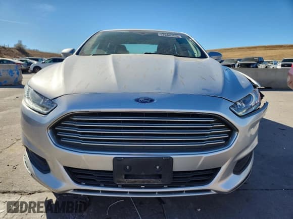 ✅ 2015 Ford Fusion SE • VIN: 3FA6P0H71FR249137 • Lot: 92880365. Wystawiony na Copart z przebiegiem 61 445 mil. Bezpłatny archiwum sprzedaży aukcyjnych z USA i szczegółowy raport historii pojazdu na DreamBid. Zdjęcie 5.