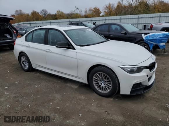 ✅ 2015 BMW 3 Series 328i xDrive • VIN: WBA3B5G56FNS19611 • Lot: 90507235. Wystawiony na Copart z przebiegiem 118 705 mil. Bezpłatny archiwum sprzedaży aukcyjnych z USA i szczegółowy raport historii pojazdu na DreamBid. Zdjęcie 4.