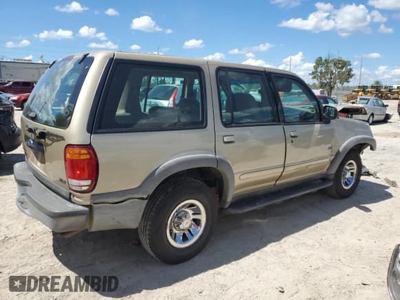 ✅ 2000 Ford Explorer • VIN: 1FMDU62X4YZA34304 • Lot: 72740164. Listed on Copart with 222,547 mi. Free auction sales archive from the USA and detailed vehicle history report at DreamBid. Image 3.