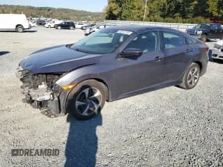 ✅ 2019 Honda Civic LX • VIN: 19XFC2F62KE044455 • Лот: 82547745. Опубликован ранее на Copart с пробегом 89 364 миль. Бесплатный доступ к архиву аукционных продаж из США и подробный отчёт об истории автомобиля на DreamBid. Изображение 1.