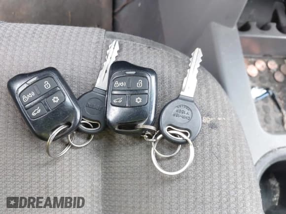 ✅ 2005 Dodge Durango SXT • VIN: 1D4HB38N05F503212 • Лот: 42614051. Опубликован ранее на IAAI с пробегом 192 155 миль. Бесплатный доступ к архиву аукционных продаж из США и подробный отчёт об истории автомобиля на DreamBid. Изображение 11.