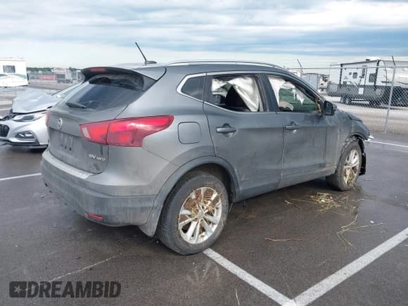 ✅ 2017 Nissan Rogue SV • VIN: JN1BJ1CR2HW114146 • Lot: 42631562. Listed on IAAI with 100,421 mi. Free auction sales archive from the USA and detailed vehicle history report at DreamBid. Image 4.