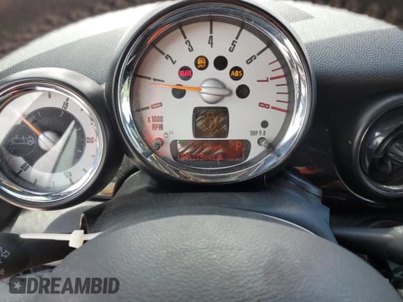 ✅ 2013 MINI Convertible • VIN: WMWZN3C50DT568977 • Лот: 60726495. Опубликован ранее на Copart с пробегом 86 319 миль. Бесплатный доступ к архиву аукционных продаж из США и подробный отчёт об истории автомобиля на DreamBid. Изображение 9.