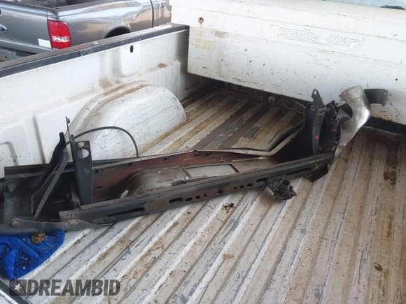 ✅ 2005 Chevrolet Silverado 2500HD Work Truck • VIN: 1GCHC24U05E275672 • Lot: 42243540. Wystawiony na IAAI z przebiegiem 179 665 mil. Bezpłatny archiwum sprzedaży aukcyjnych z USA i szczegółowy raport historii pojazdu na DreamBid. Zdjęcie 12.