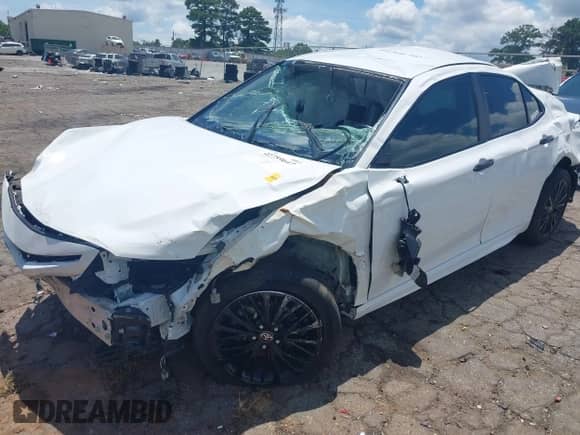 2022 Toyota Camry SE z VIN 4T1G11AK9NU062249, wystawiony jako IAAI lot #42759647 z przebiegiem 58 315 mil mil oraz . Historia ofert i sprzedaży dostępna na DreamBid. Obrazek 6.