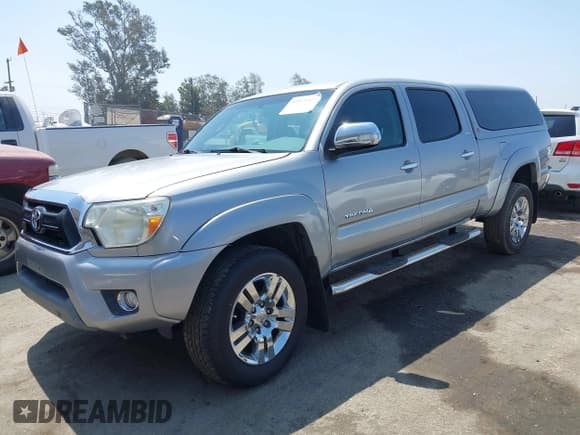 ✅ 2015 Toyota Tacoma PreRunner • VIN: 3TMKU4HN9FM045948 • Lot: 42575327. Listed on IAAI with 67,971 mi. Free auction sales archive from the USA and detailed vehicle history report at DreamBid. Image 4.