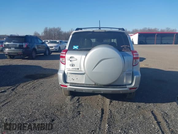 ✅ 2010 Toyota RAV4 Limited • VIN: 2T3DF4DV9AW048896 • Lot: 41691140. Listed on IAAI with 132,811 mi. Free auction sales archive from the USA and detailed vehicle history report at DreamBid. Image 17.