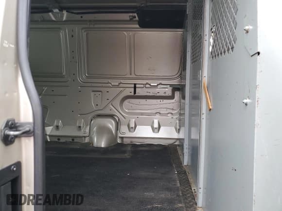 ✅ 2007 Ford Econoline Cargo Commercial • VIN: 1FTNE14W17DA70038 • Lot: 60628315. Wystawiony na Copart z przebiegiem 73 779 mil. Bezpłatny archiwum sprzedaży aukcyjnych z USA i szczegółowy raport historii pojazdu na DreamBid. Zdjęcie 11.