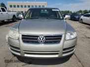 ✅ 2006 Volkswagen Touareg 3.2L V6 • VIN: WVGZG77L66D036963 • Lot: 68926934. Wystawiony na Copart z przebiegiem 280 716 mil. Bezpłatny archiwum sprzedaży aukcyjnych z USA i szczegółowy raport historii pojazdu na DreamBid. Zdjęcie 5.