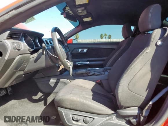 ✅ 2020 Ford Mustang GT • VIN: 1FA6P8CF0L5133617 • Lot: 90673305. Wystawiony na Copart z przebiegiem 95 649 mil. Bezpłatny archiwum sprzedaży aukcyjnych z USA i szczegółowy raport historii pojazdu na DreamBid. Zdjęcie 7.