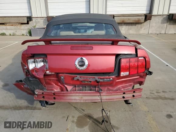✅ 2005 Ford Mustang GT Deluxe • VIN: 1ZVHT85H755258045 • Lot: 53802605. Wystawiony na Copart z przebiegiem 121 580 mil. Bezpłatny archiwum sprzedaży aukcyjnych z USA i szczegółowy raport historii pojazdu na DreamBid. Zdjęcie 6.