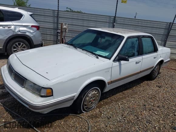 ✅ 1996 Oldsmobile Cutlass Ciera 1SA VX5 • VIN: 1G3AJ55MXT6302925 • Lot: 42310514. Wystawiony na IAAI z przebiegiem 130 963 mil. Bezpłatny archiwum sprzedaży aukcyjnych z USA i szczegółowy raport historii pojazdu na DreamBid. Zdjęcie 2.