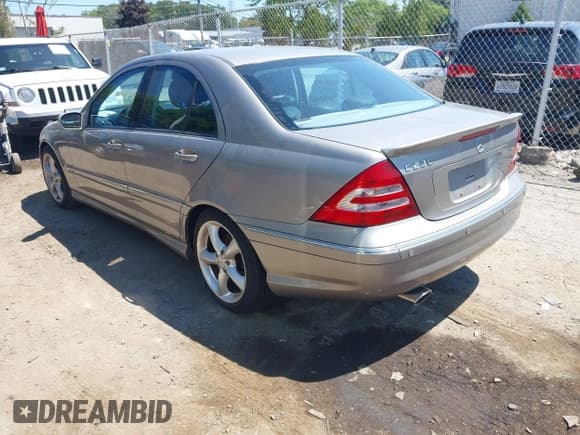 ✅ 2006 Mercedes-Benz C 230 Sport • VIN: WDBRF52H36F783812 • Lot: 42929852. Wystawiony na IAAI z przebiegiem 122 050 mil. Bezpłatny archiwum sprzedaży aukcyjnych z USA i szczegółowy raport historii pojazdu na DreamBid. Zdjęcie 3.