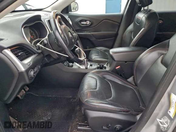 ✅ 2015 Jeep Cherokee Trailhawk • VIN: 1C4PJMBS4FW778003 • Лот: 93874095. Опубликован ранее на Copart с пробегом 137 574 миль. Бесплатный доступ к архиву аукционных продаж из США и подробный отчёт об истории автомобиля на DreamBid. Изображение 7.