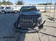 ✅ 2019 Jeep Cherokee Trailhawk • VIN: 1C4PJMBX1KD311803 • Lot: 84910865. Wystawiony na Copart z przebiegiem Nie podano. Bezpłatny archiwum sprzedaży aukcyjnych z USA i szczegółowy raport historii pojazdu na DreamBid. Zdjęcie 5.