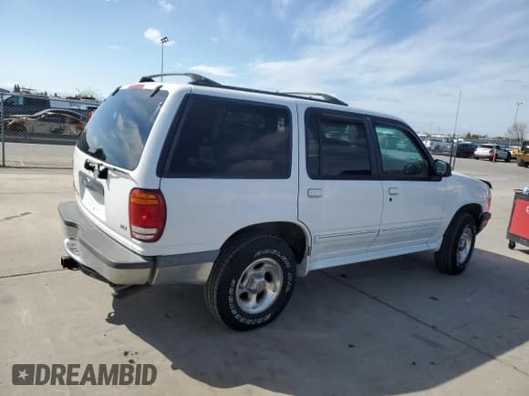 ✅ 1998 Ford Explorer XL • VIN: 1FMZU34E5WZA88594 • Lot: 50847355. Listed on Copart with 146,183 mi. Free auction sales archive from the USA and detailed vehicle history report at DreamBid. Image 3.