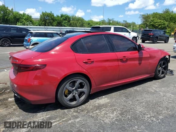 ✅ 2018 Alfa Romeo Giulia • VIN: ZARFAEBN6J7567079 • Lot: 69192325. Wystawiony na Copart z przebiegiem 70 798 mil. Bezpłatny archiwum sprzedaży aukcyjnych z USA i szczegółowy raport historii pojazdu na DreamBid. Zdjęcie 3.