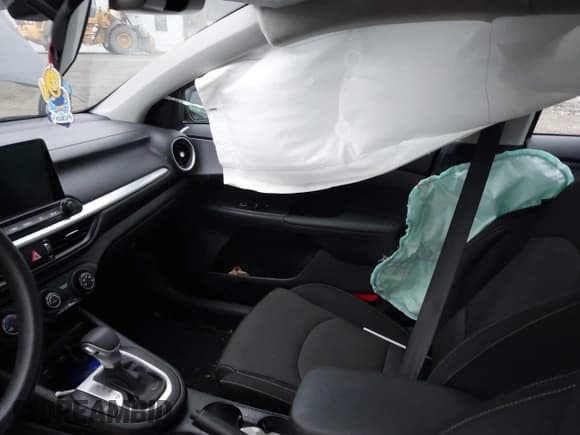 ✅ 2024 Kia Forte LXS • VIN: 3KPF24AD5RE776898 • Lot: 43744320. Wystawiony na IAAI z przebiegiem 21 473 mil. Bezpłatny archiwum sprzedaży aukcyjnych z USA i szczegółowy raport historii pojazdu na DreamBid. Zdjęcie 5.